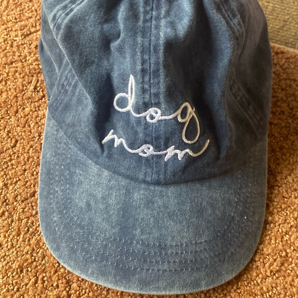 NWOT Dog Mom Hat